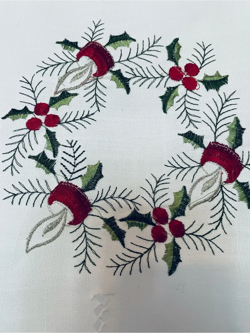White Embroidered Holiday Wreath Tablecloth - Classic Seasonal Table Linen